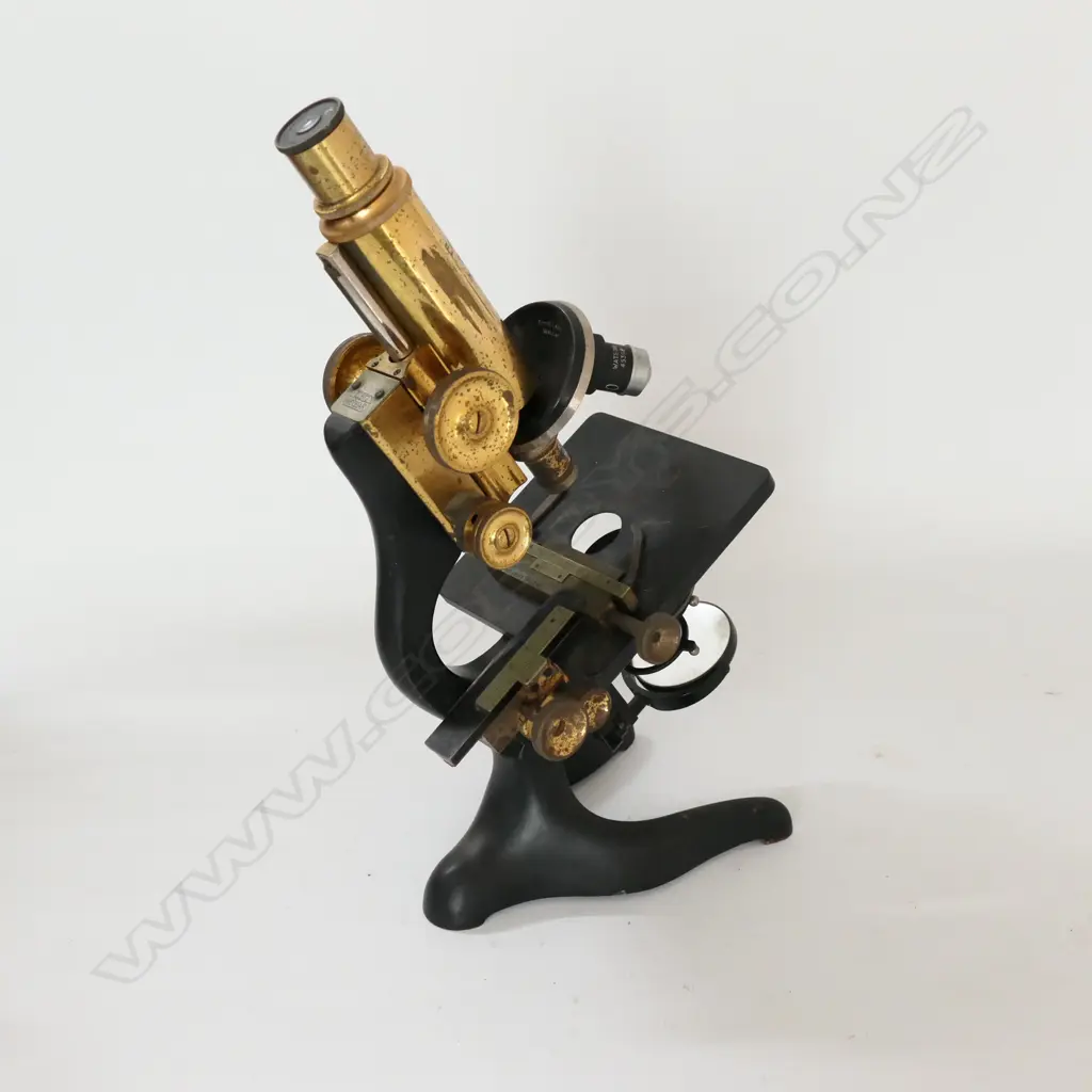 LEITZ, WETZLER MONOCULAR COMPOUND MICROSCOPE w MECH STAGE w RACK & PINION ADJUST., CONDENSER & IRIS DIAPHRAGM. MAHOG BOX Image 1++